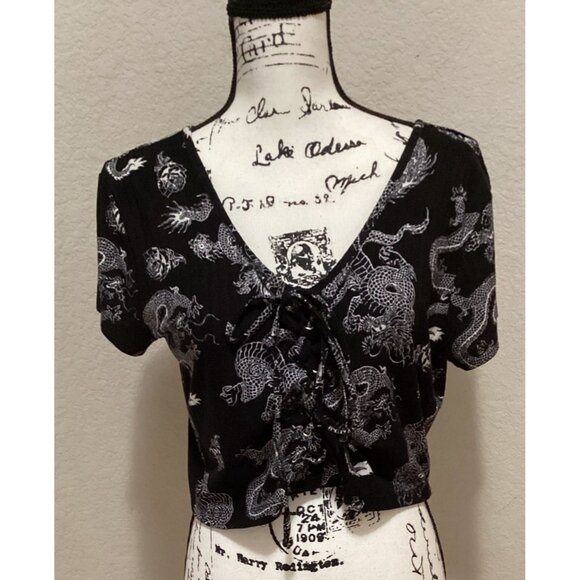 Faded Rose Black & White Dragon Print Lace-Up Crop Top Size XL - Picture 2 of 5